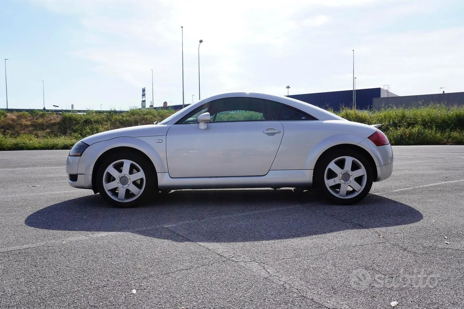 Audi Tt 1999 photo 2