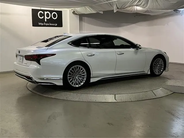 Lexus Ls500H 2023 photo 2