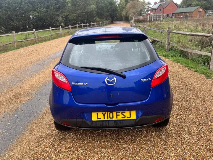Mazda Mazda2 2010 photo 5