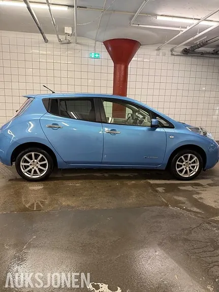 Nissan Leaf 2013 photo 2