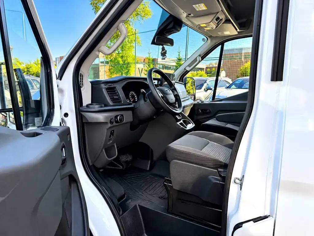 Ford Transit 2025 photo 2