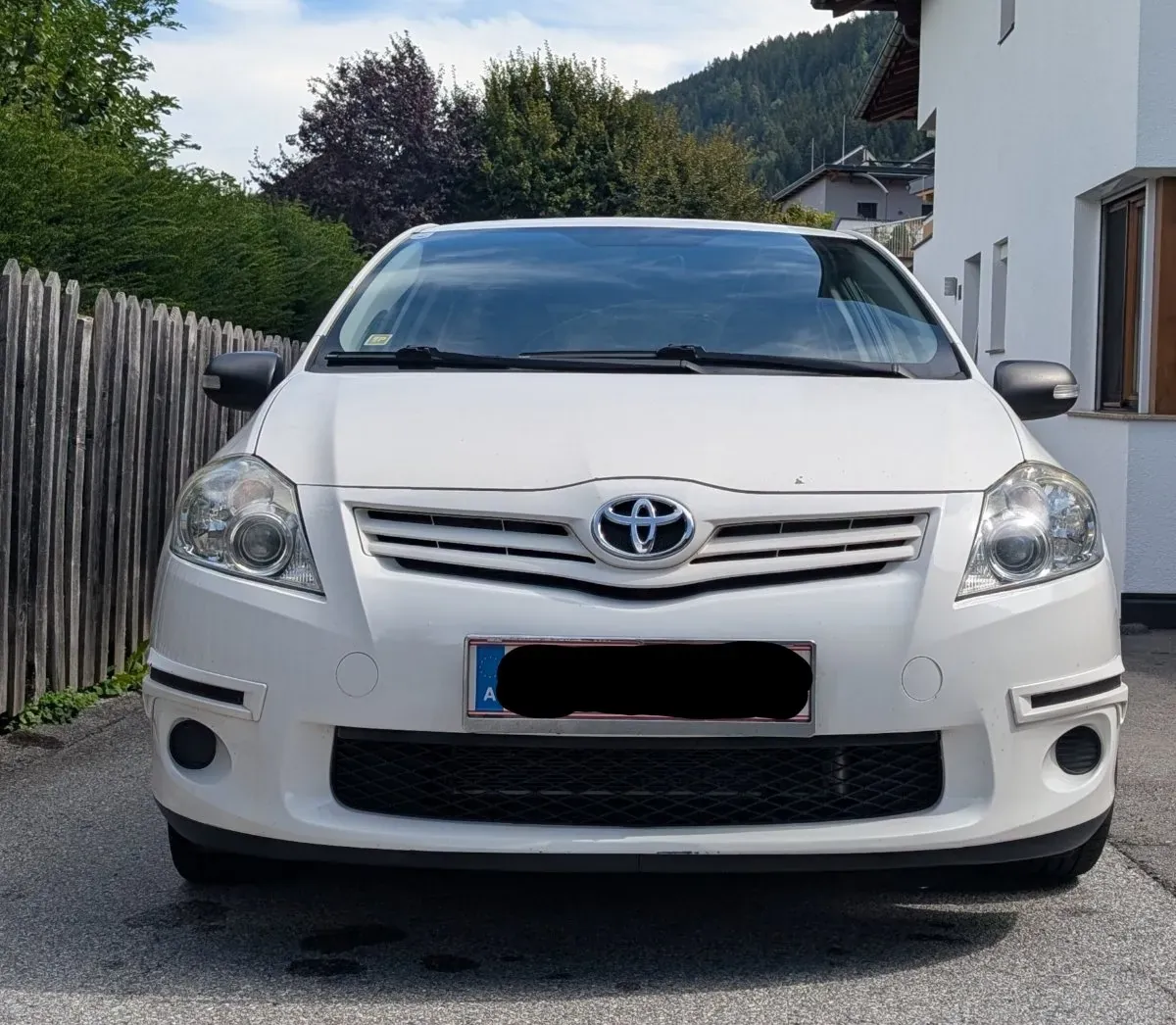 Toyota Auris 2012 photo 2