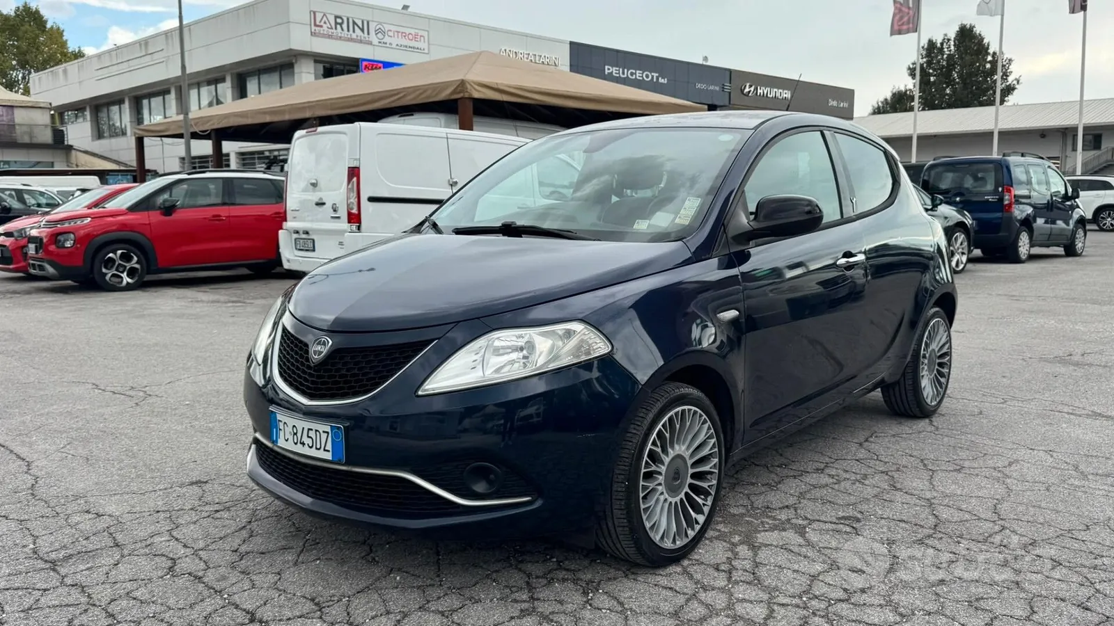 Lancia Ypsilon 2016 photo 2