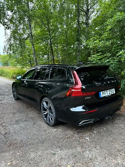 Volvo V60 2021 photo 2