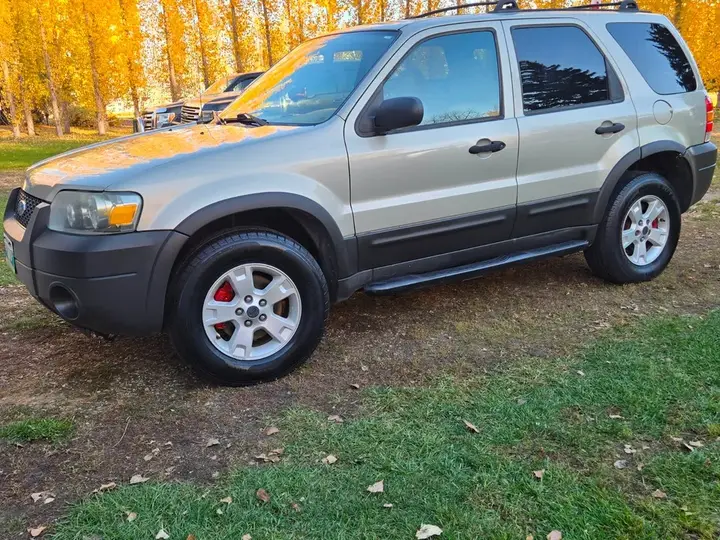Ford Escape 2006 photo 2