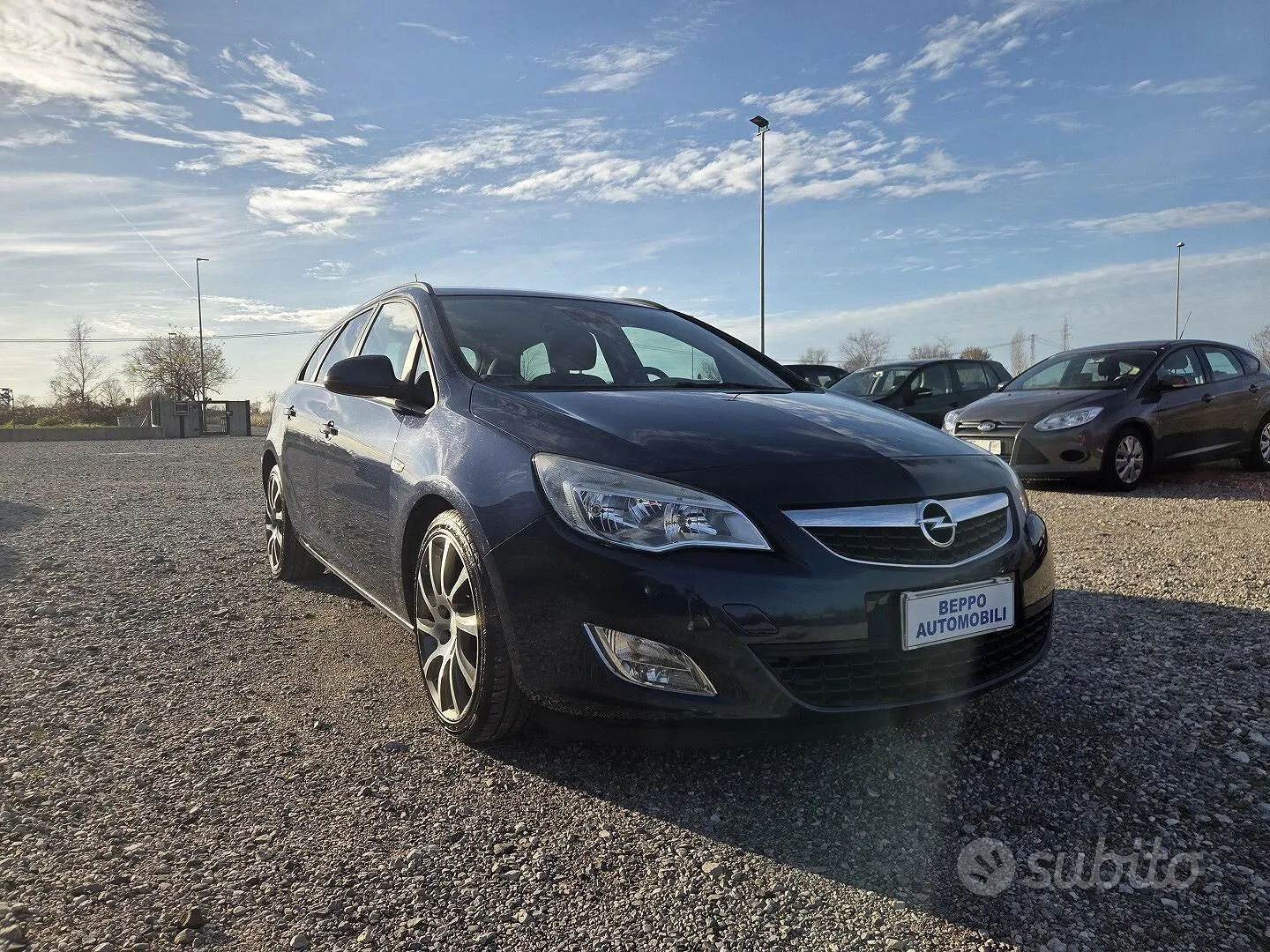 Opel Astra 2011 photo 2