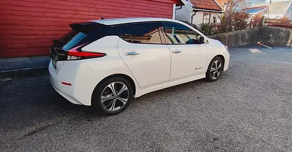 Nissan Leaf 2018 photo 2