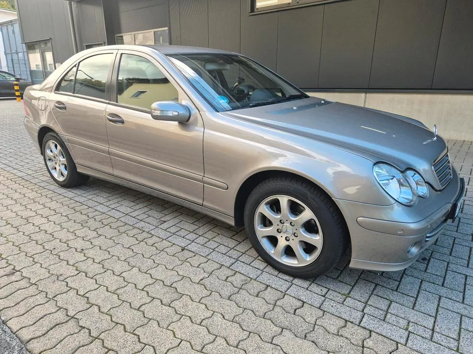 Mercedes-Benz C230