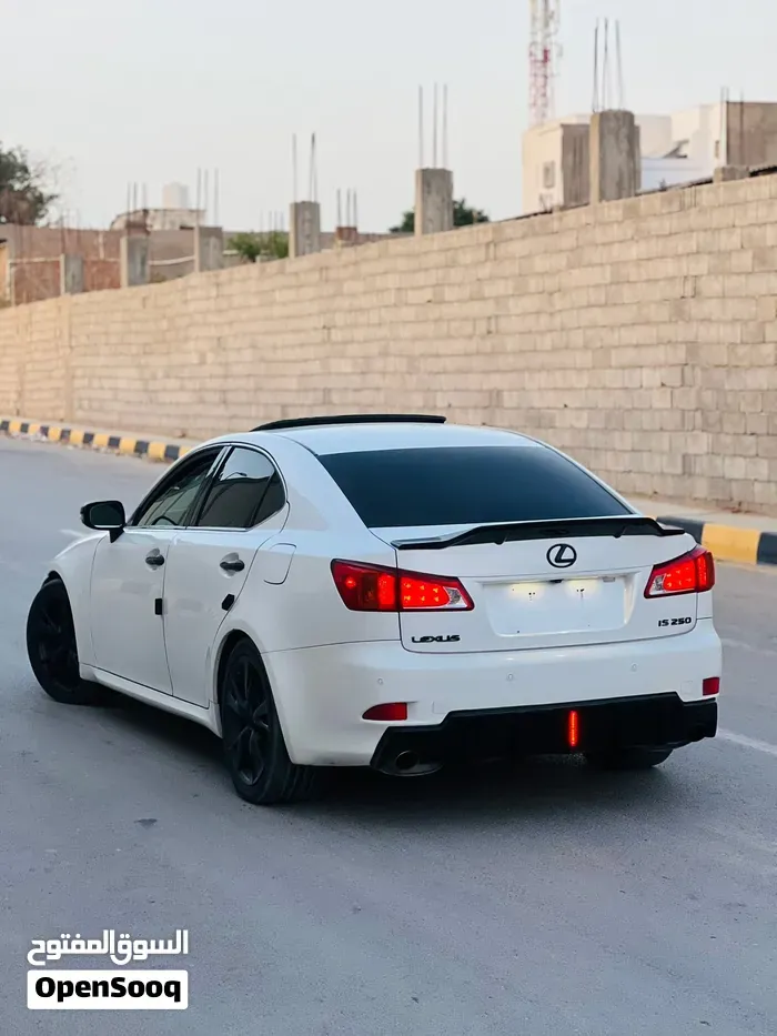 Lexus Is 250 2010 photo 4