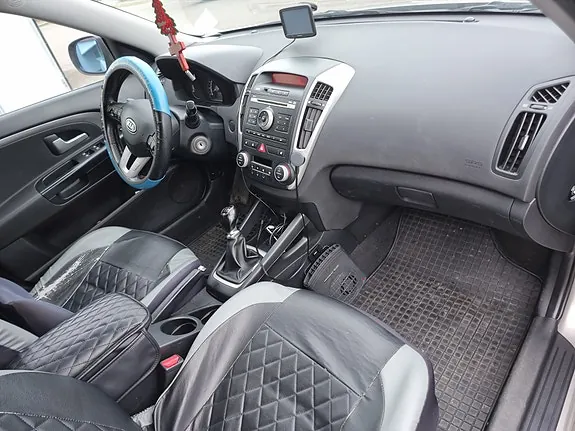 Kia Ceed 2010 photo 3