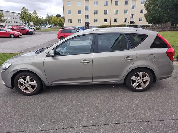 Kia Ceed 2010 photo 4