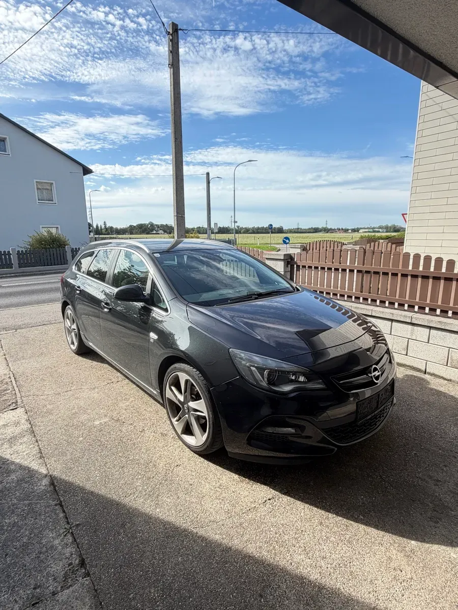 Opel Astra 2015 photo 2