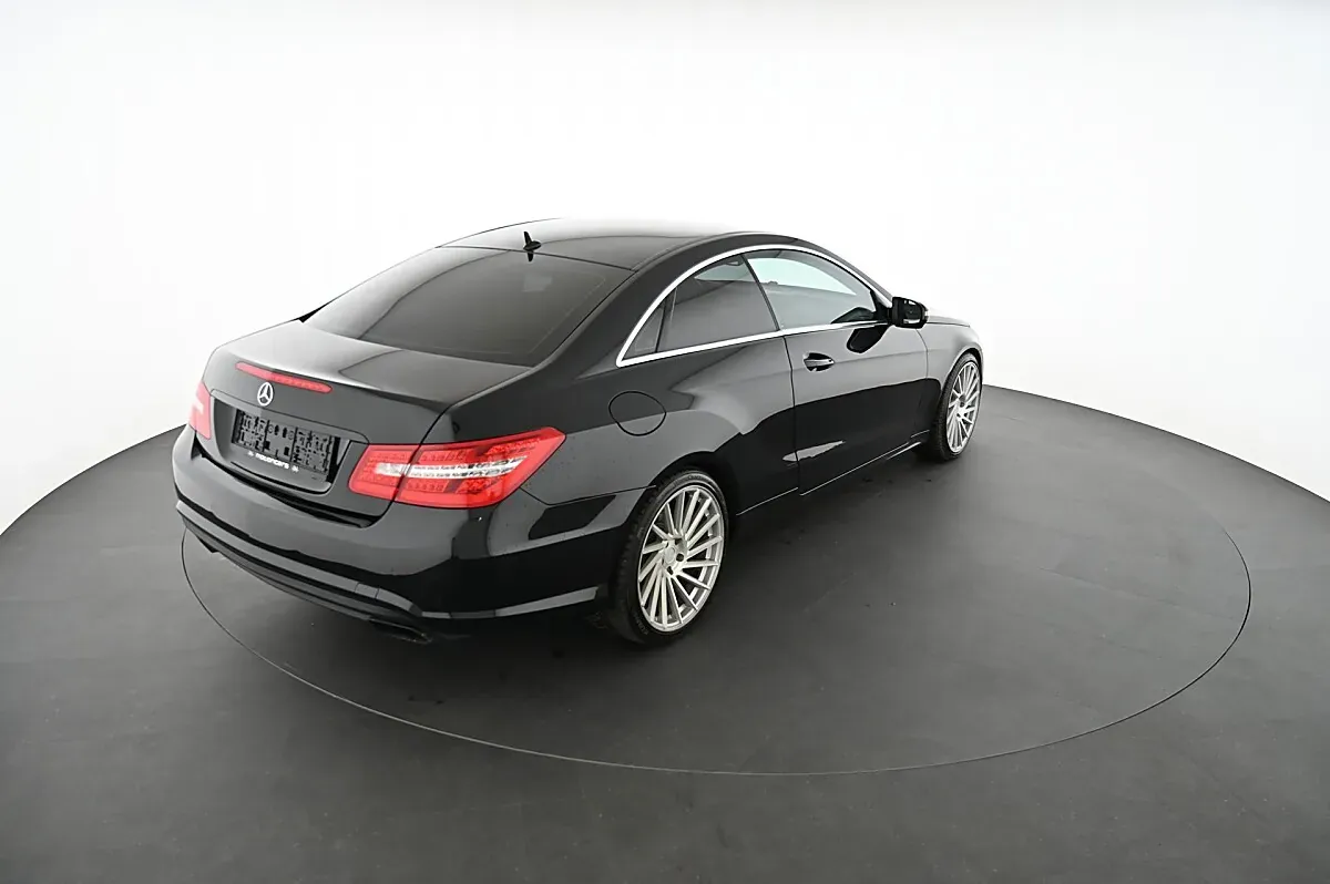 Mercedes-Benz E-Class 2009 photo 2