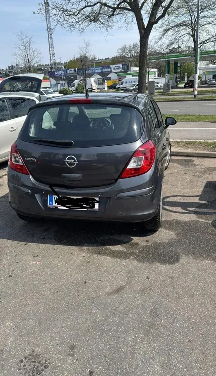 Opel Corsa 2011 photo 2