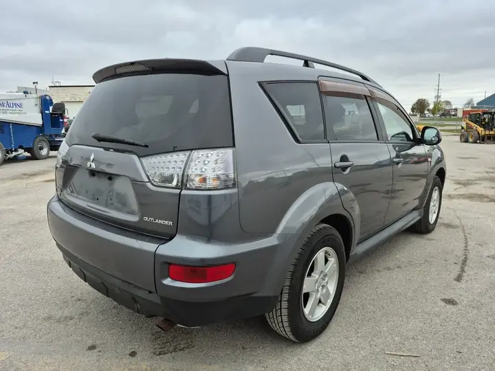 Mitsubishi Outlander 2011 photo 5