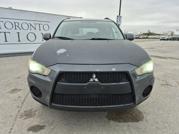 Mitsubishi Outlander 2011 photo 2