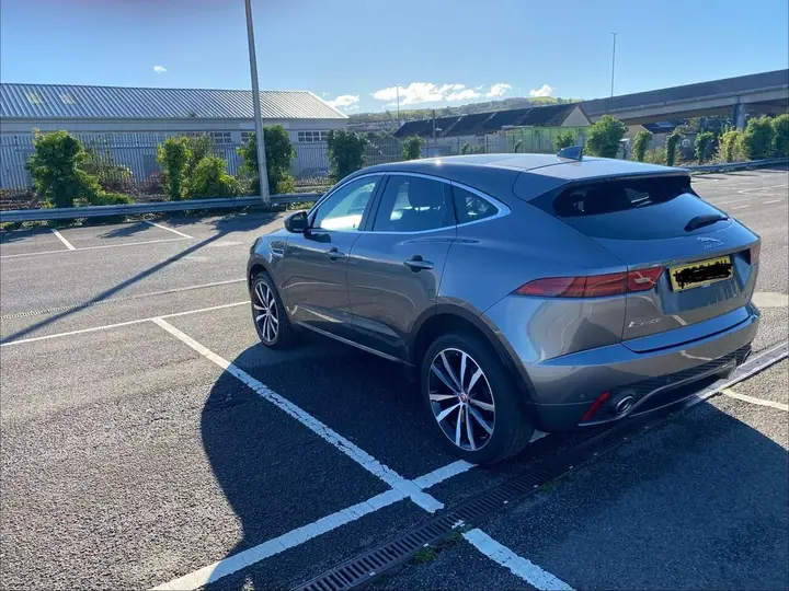 Jaguar E-Pace 2018 photo 4