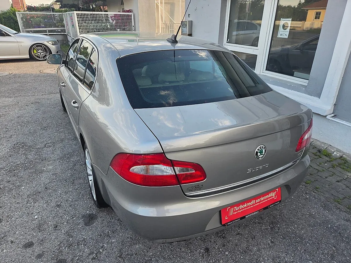 Skoda Superb 2009 photo 3