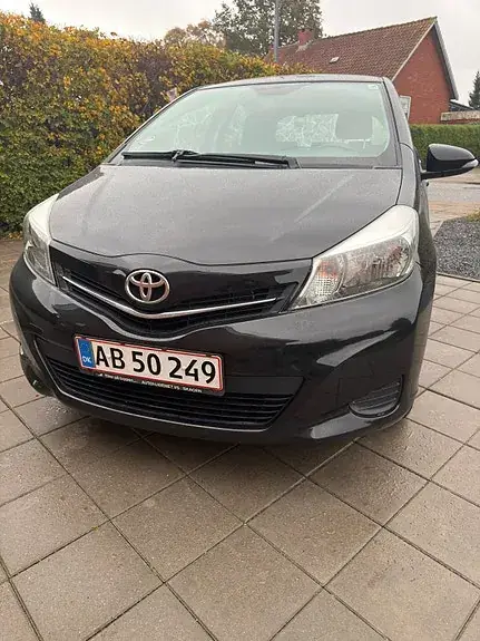 Toyota Yaris 2012 photo 3