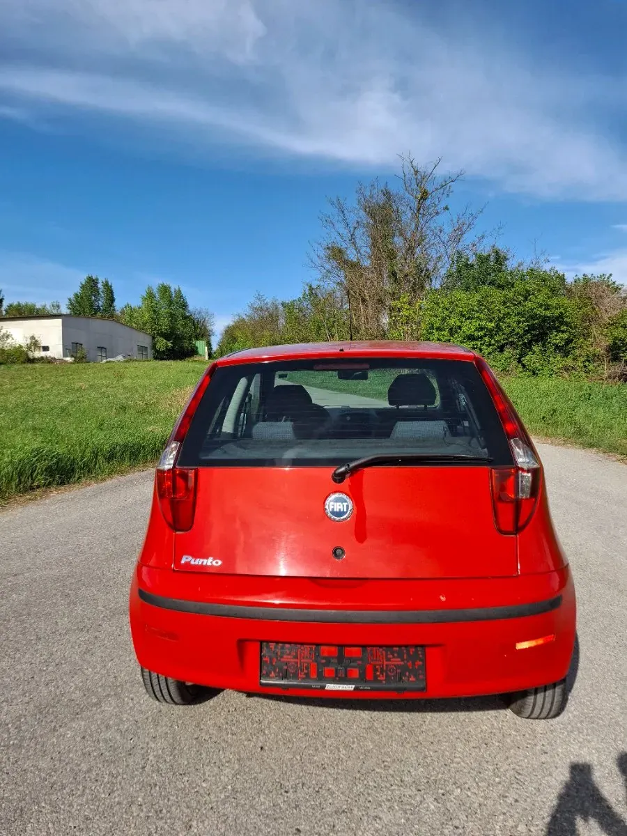 Fiat Punto 2004 photo 2