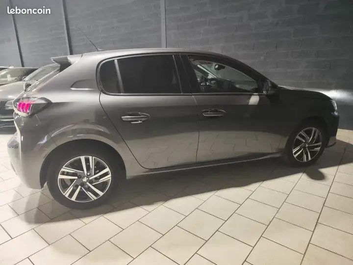 Peugeot 208 2022 photo 5