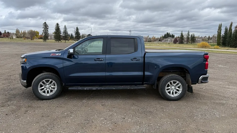 Chevrolet Silverado 1500 2021 photo 2