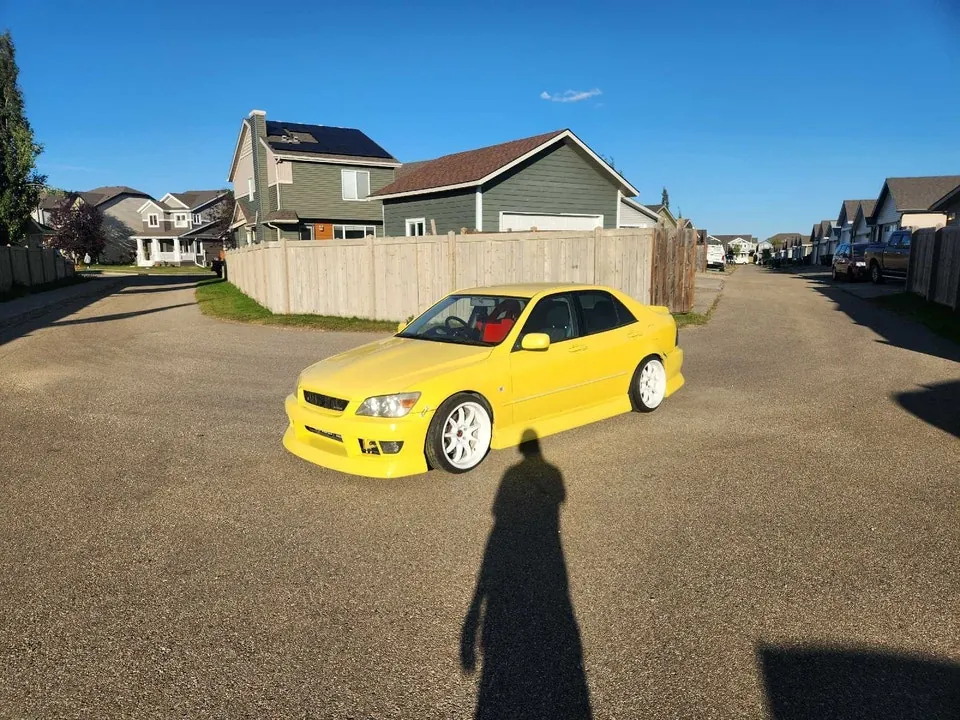 Toyota Altezza 2000 photo 2