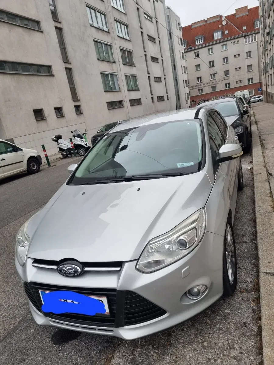 Ford Focus 2011 photo 2