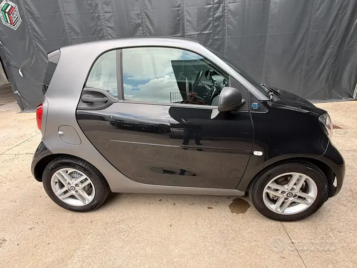 Smart Fortwo 2022 photo 2