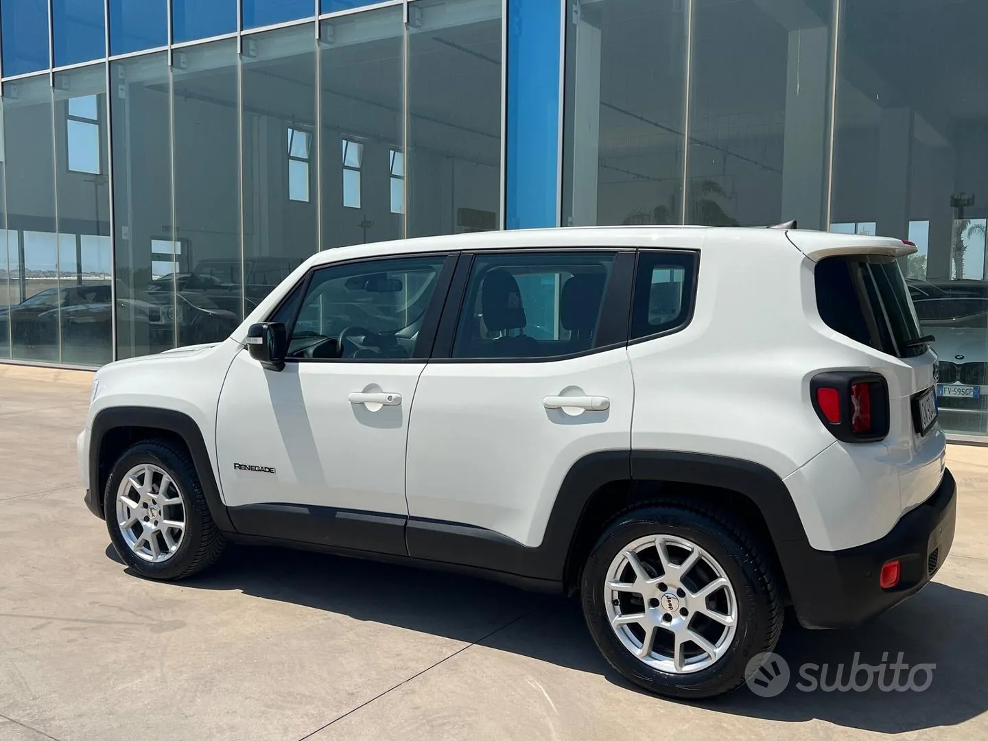 Jeep Renegade 2023 photo 3