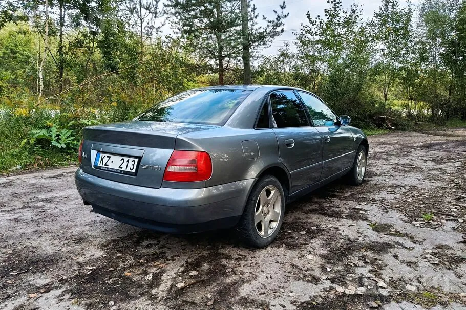 Audi A4 1999 photo 2