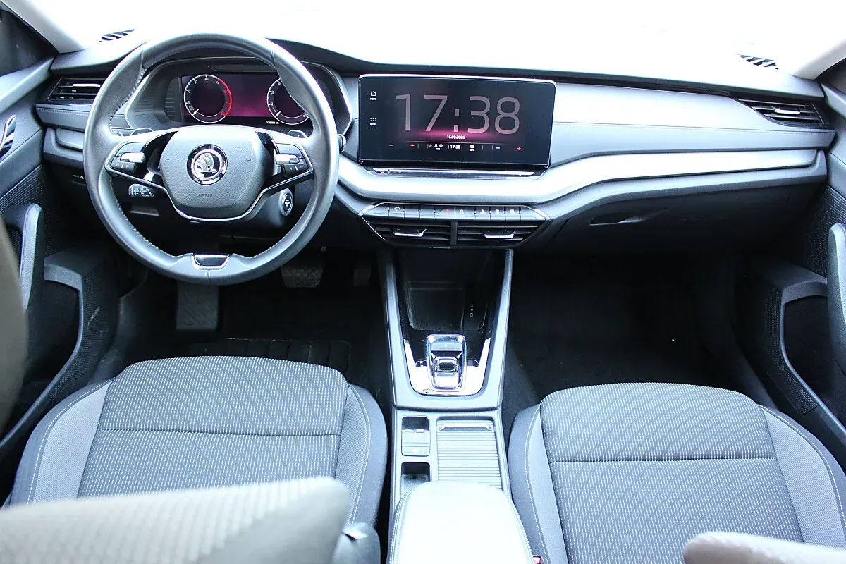 Skoda Octavia 2023 photo 2
