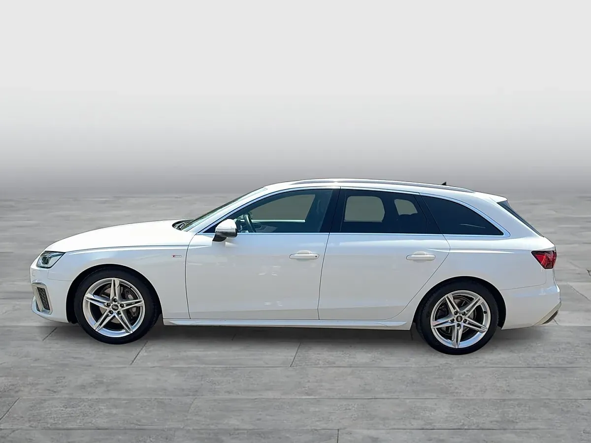 Audi A4 2022 photo 2