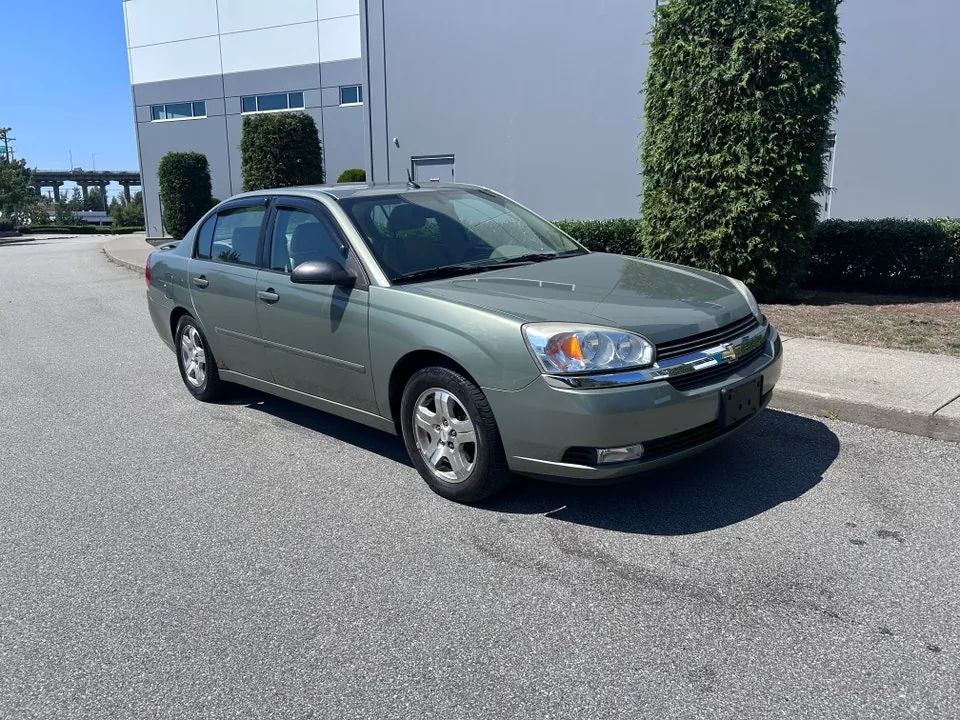 Chevrolet Malibu 2004 photo 2