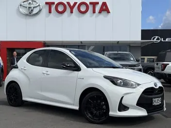 Toyota Yaris 2023 photo 2