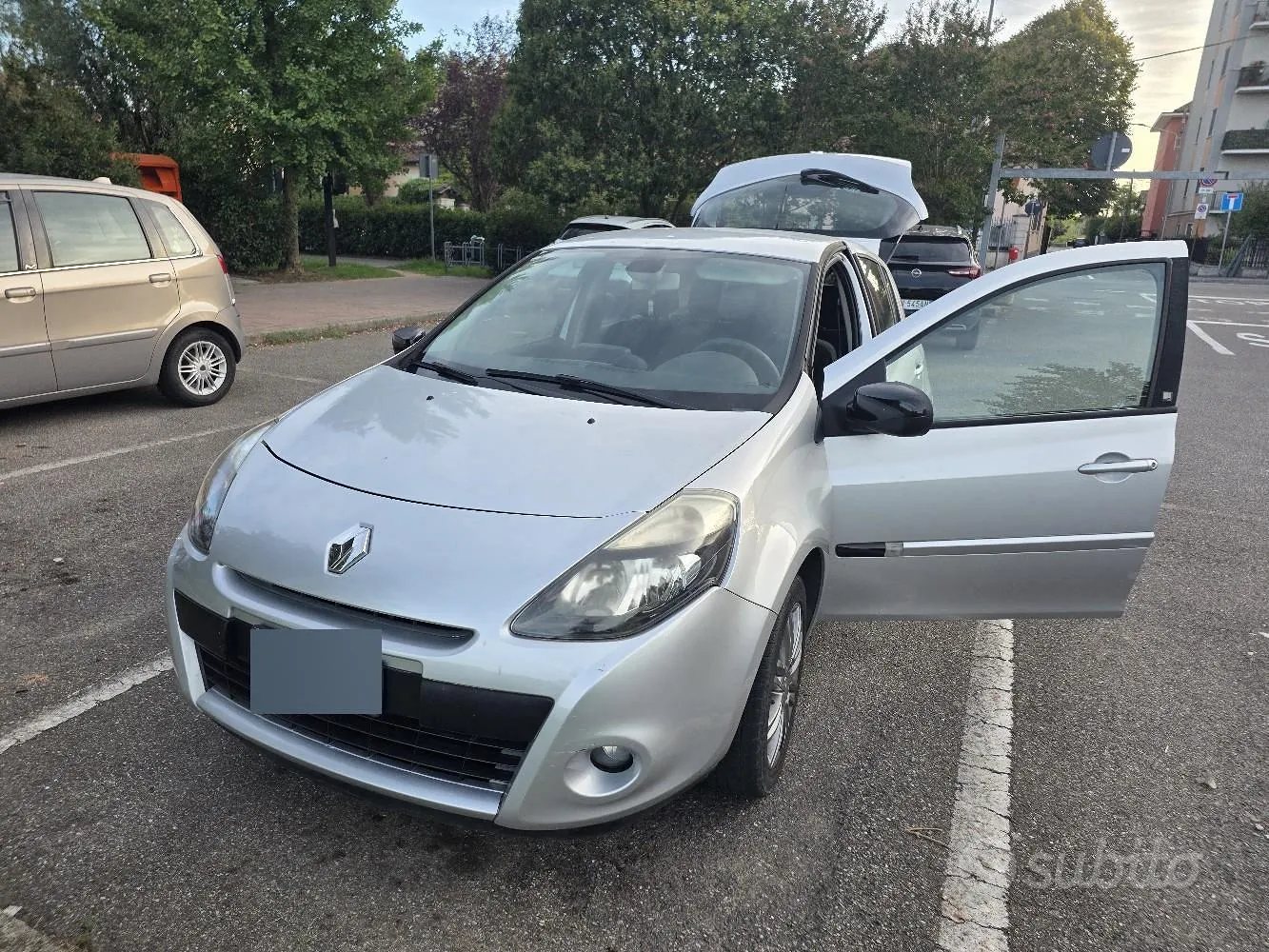 Renault Clio 2012 photo 2