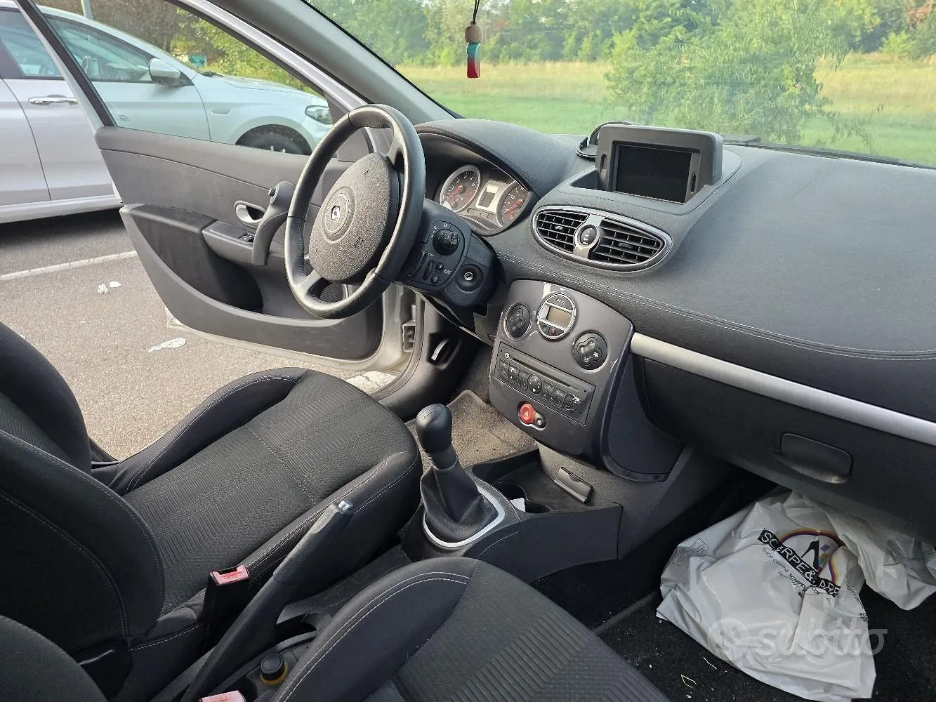 Renault Clio 2012 photo 4