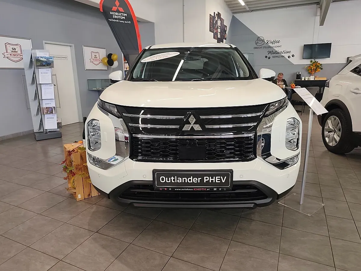 Mitsubishi Outlander 2025 photo 2