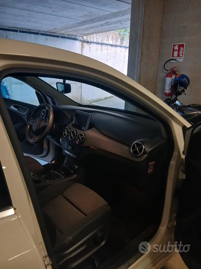 Mercedes-Benz B-Class 2018 photo 3