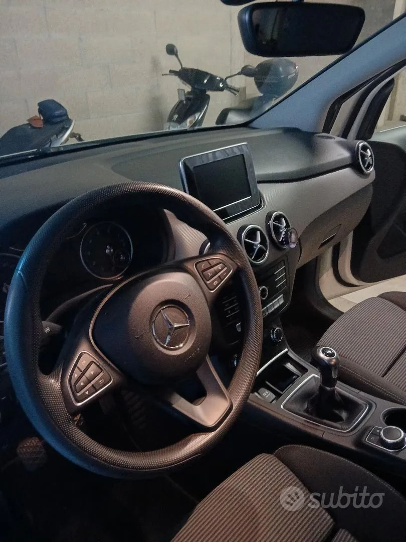 Mercedes-Benz B-Class 2018 photo 2