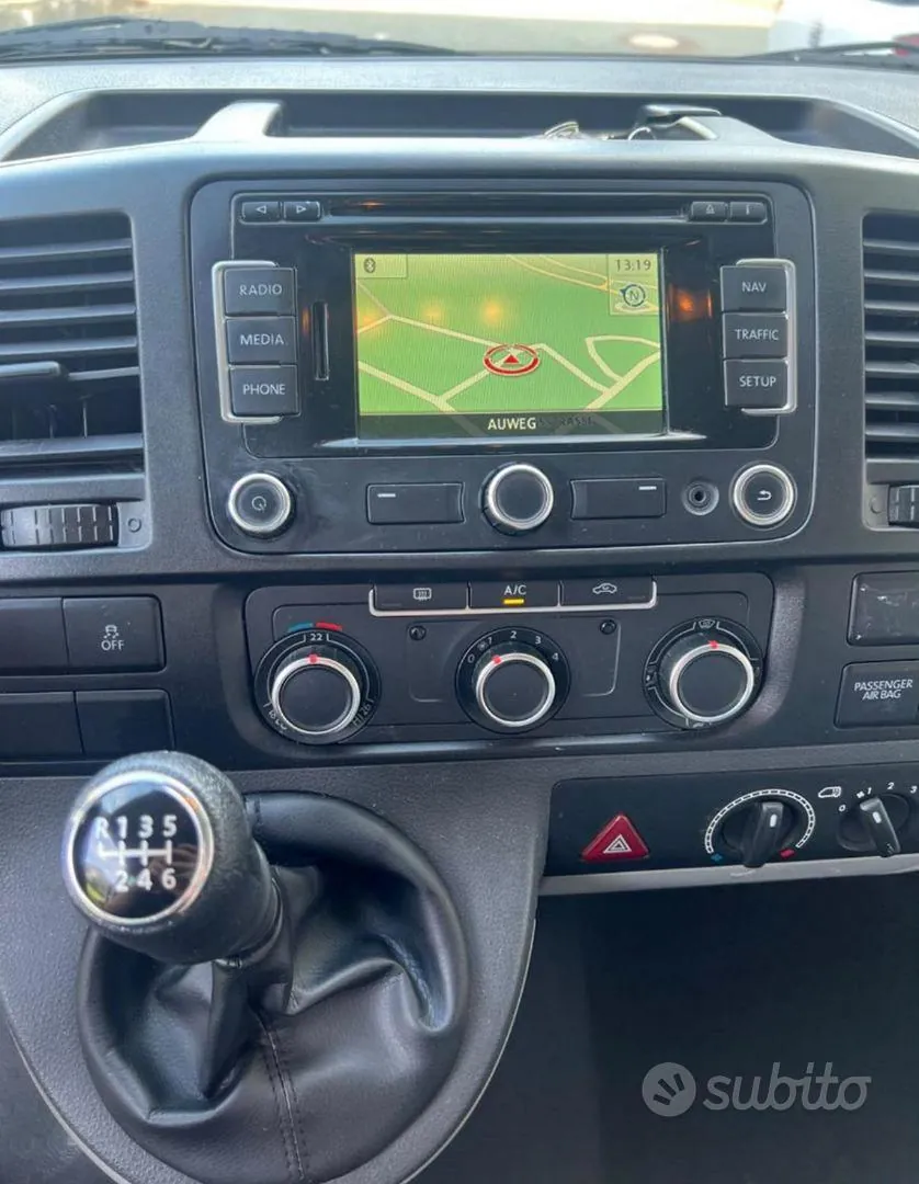 Volkswagen Multivan 2014 photo 3