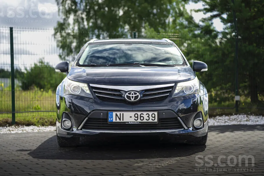 Toyota Avensis 2012 photo 2