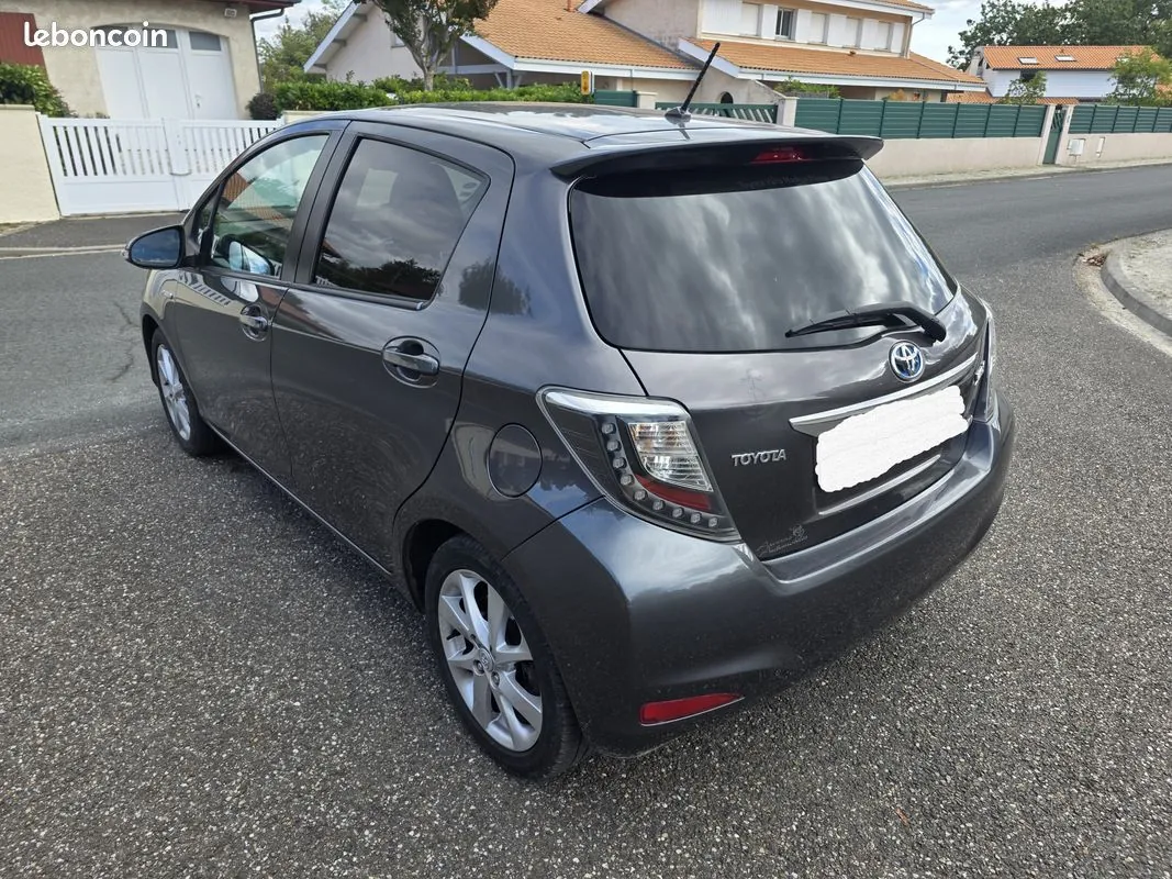 Toyota Yaris 2013 photo 4