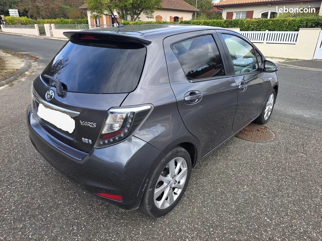 Toyota Yaris 2013 photo 2