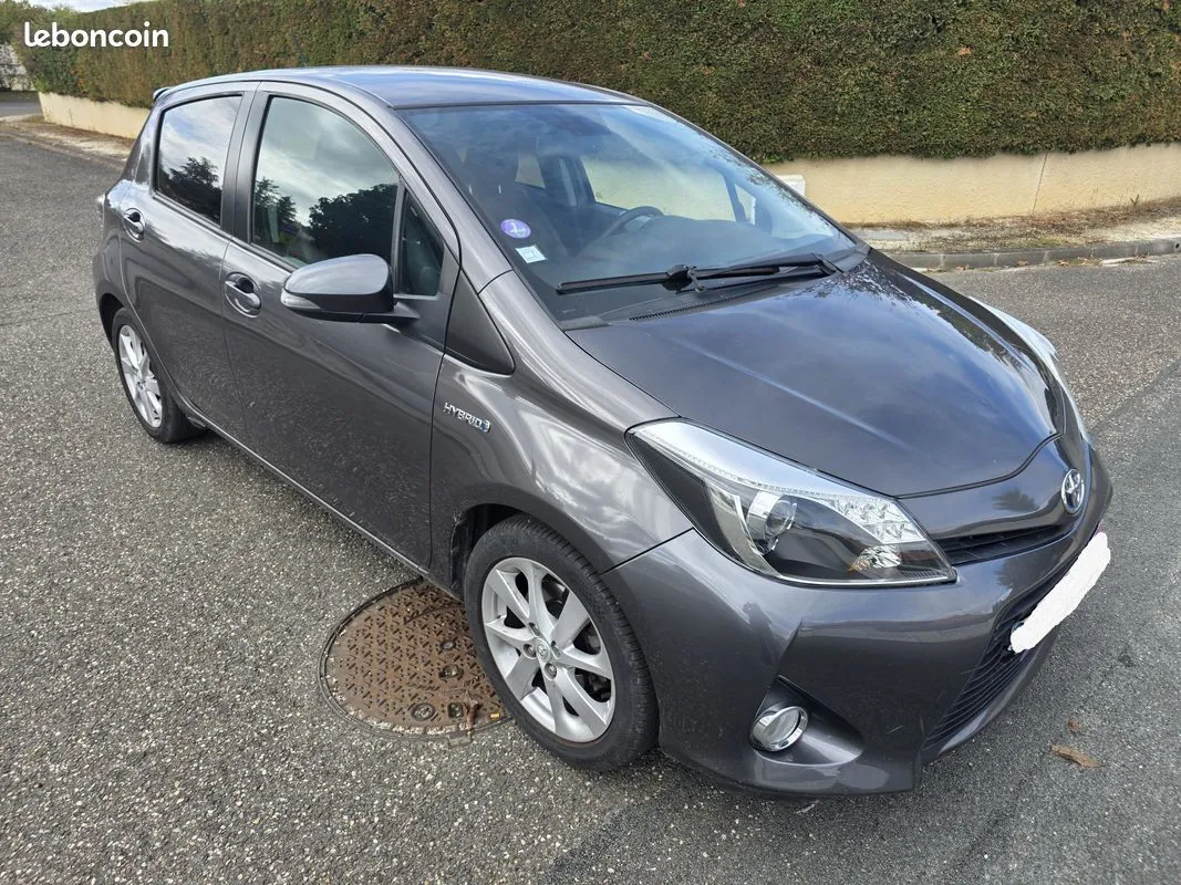 Toyota Yaris 2013 photo 3