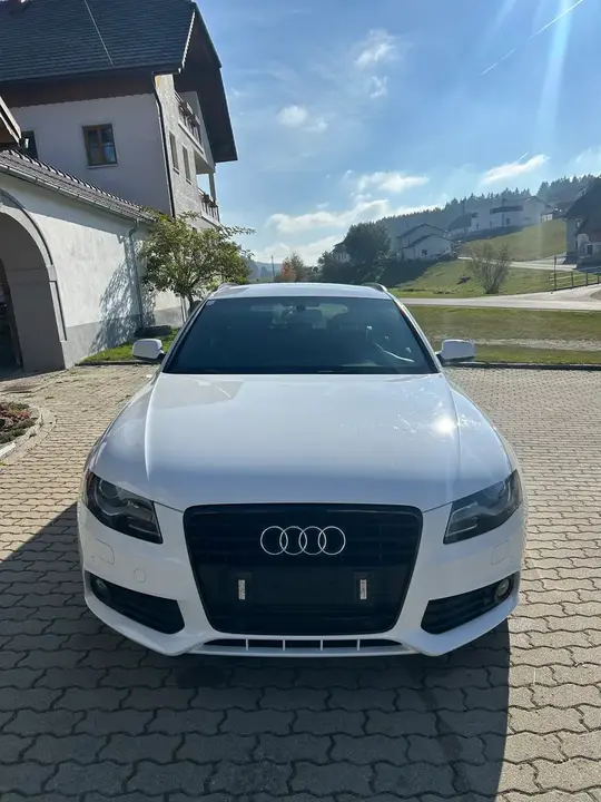Audi A4 2010 photo 2