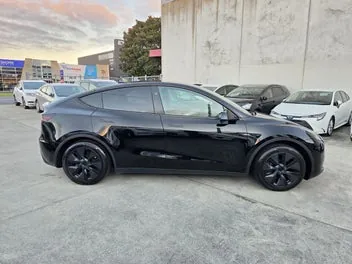 Tesla Model Y 2025 photo 3