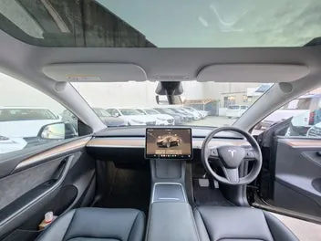 Tesla Model Y 2025 photo 4
