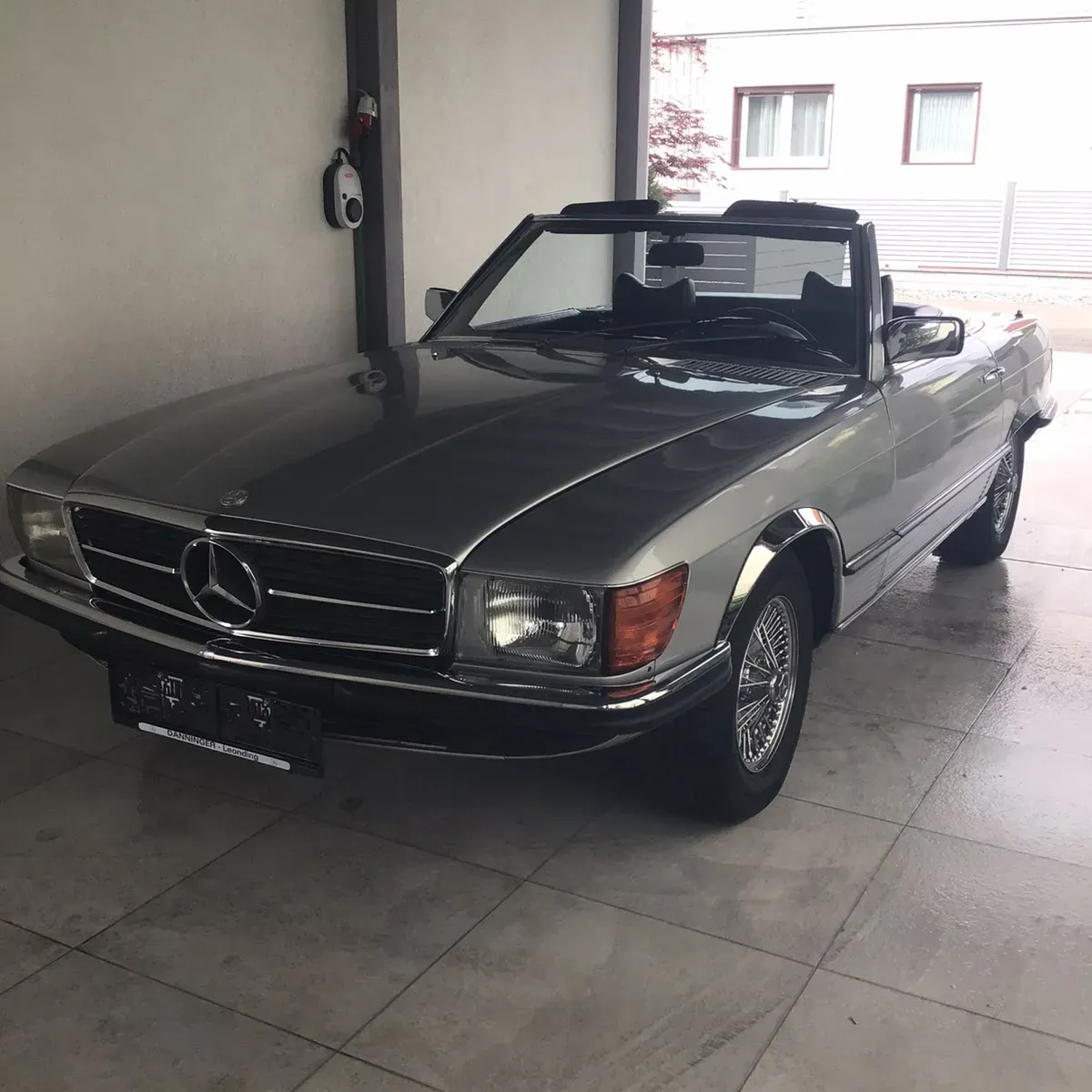 Mercedes-Benz Sl-Class 1978 photo 2