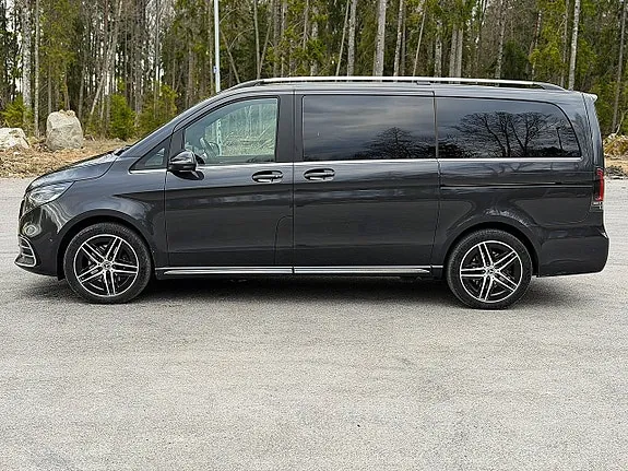 Mercedes-Benz V300 2025 photo 2